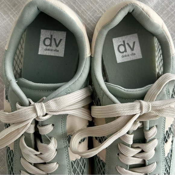 Sz 8.5 Dolce Vita DV Sage Green Mesh Sneakers NWOT Retro Sporty - Picture 3 of 5
